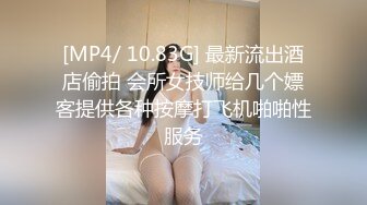 故意在闺蜜旁边和老公做爱，争取让这个骚货也加入！